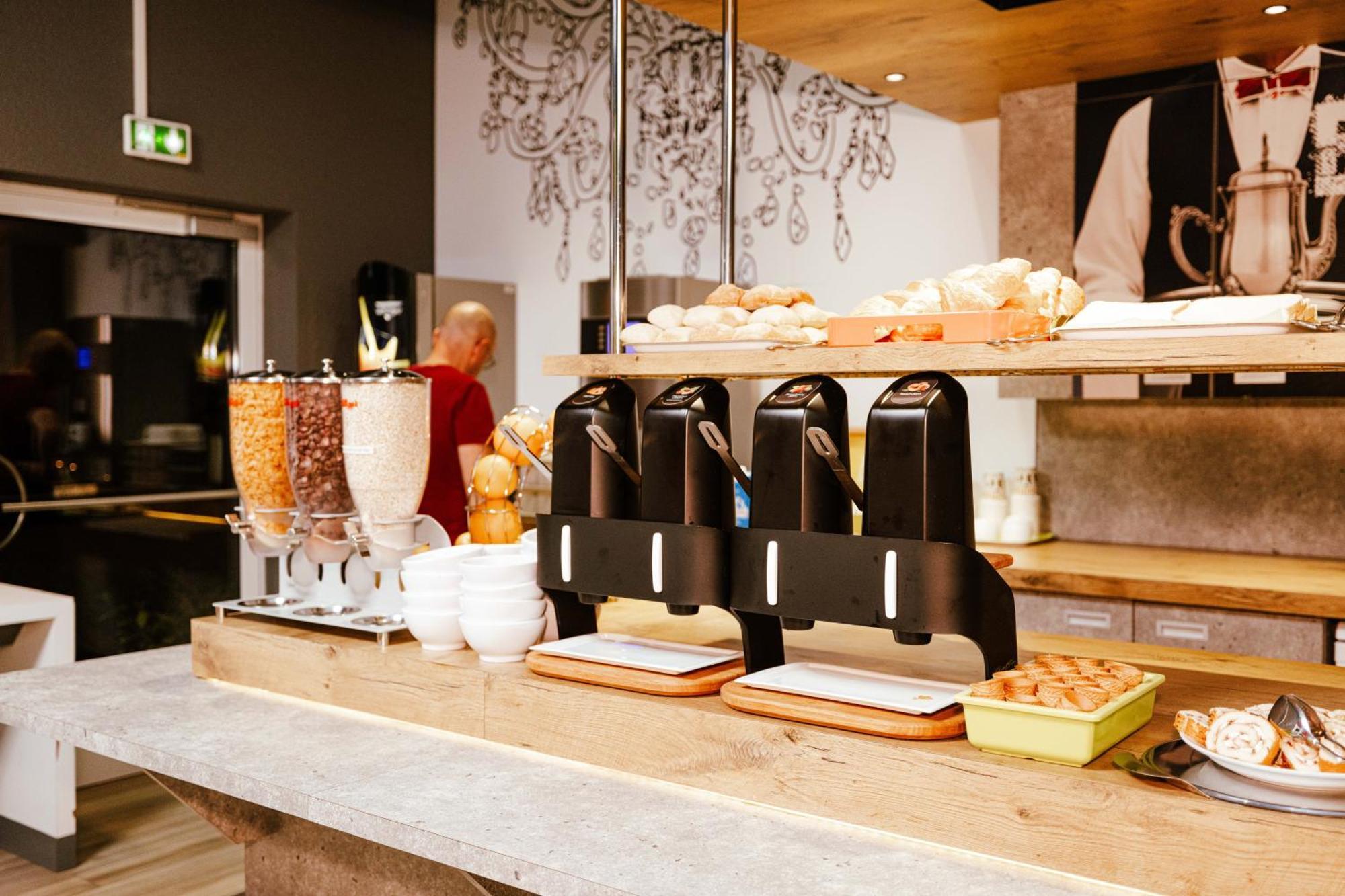 Ibis Budget Luxembourg Aeroport Niederanven Esterno foto